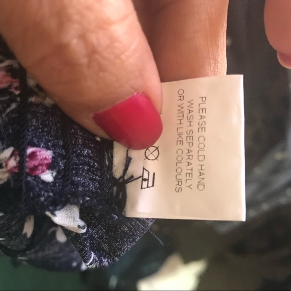 Cute floral dress ; mini 🌹🌼 - Picture 4 of 7